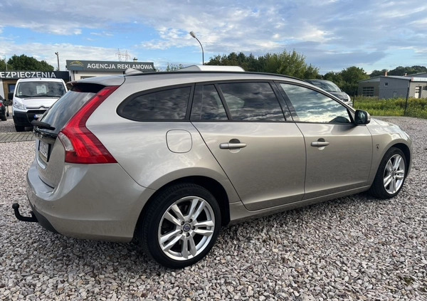 Volvo V60 cena 29900 przebieg: 196660, rok produkcji 2011 z Borne Sulinowo małe 106